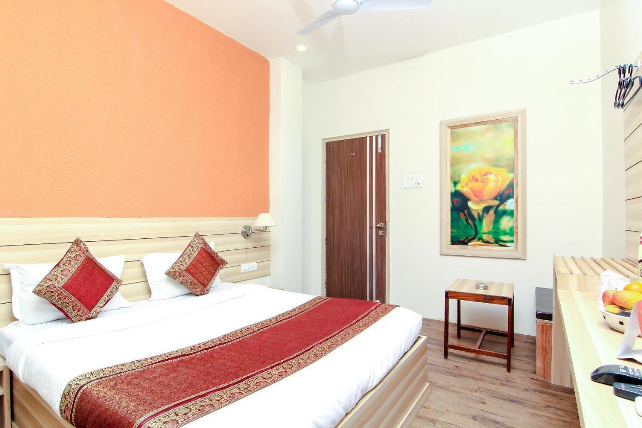 Hotel R B International فاراناسي المظهر الخارجي الصورة