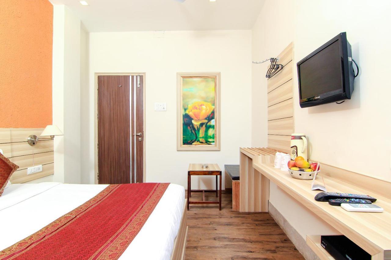 Hotel R B International فاراناسي المظهر الخارجي الصورة